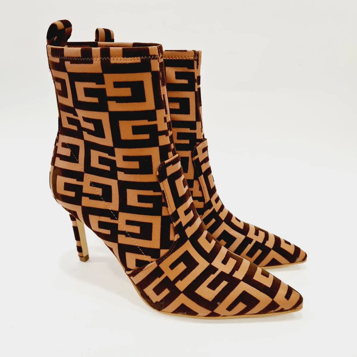 Guess Tronchetto Camoscio Brown logo pelle  tacco 9 cm plateau interno 1 cm rif. G655