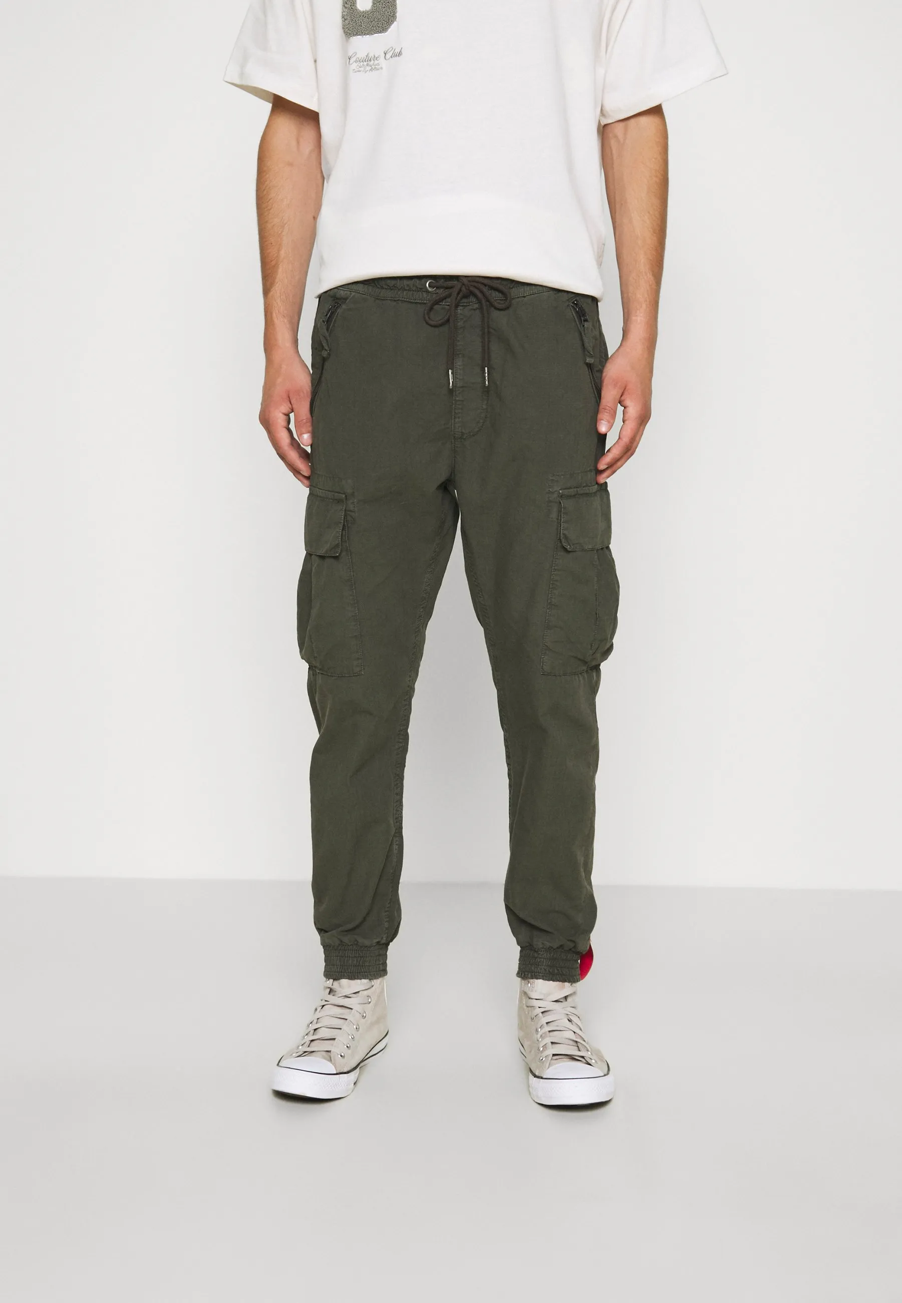 Pantaloni cargo