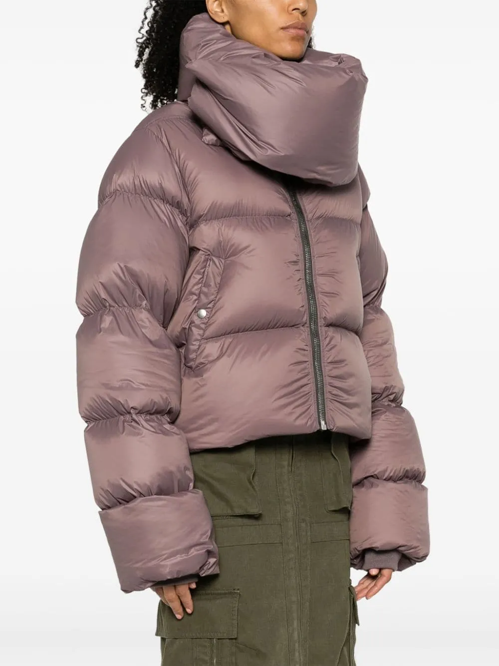 Piumino crop con scollo a imbuto in viola - donna