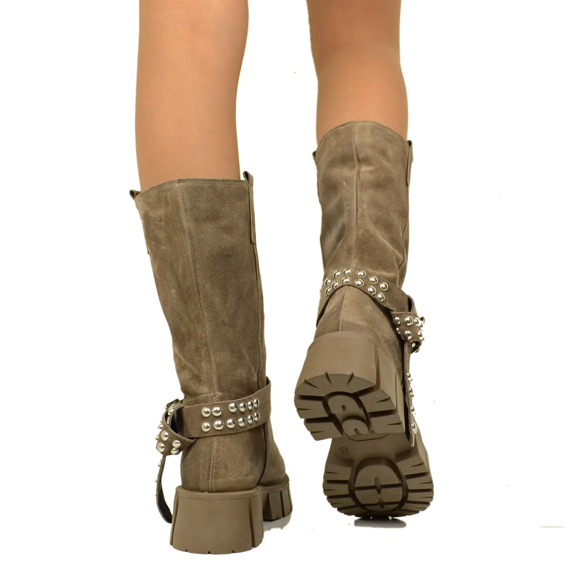 Stivali Biker in Pelle Scamosciata Taupe con Fibbia e Borchie